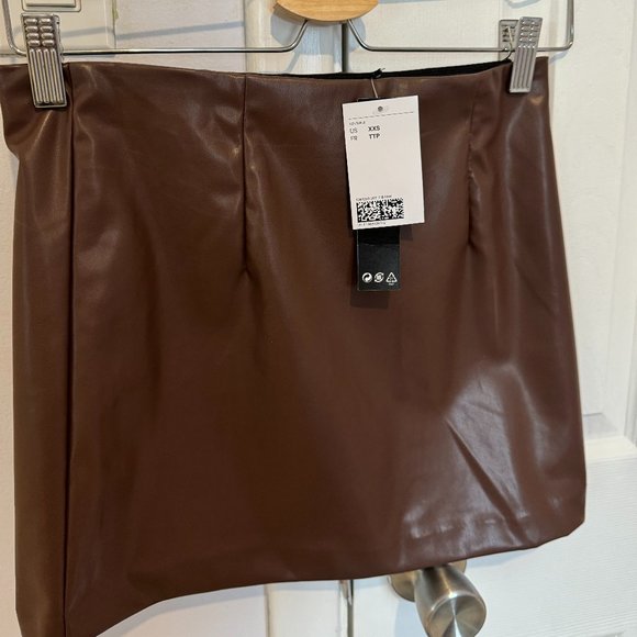 Brown mini leather skirt - Picture 2 of 2